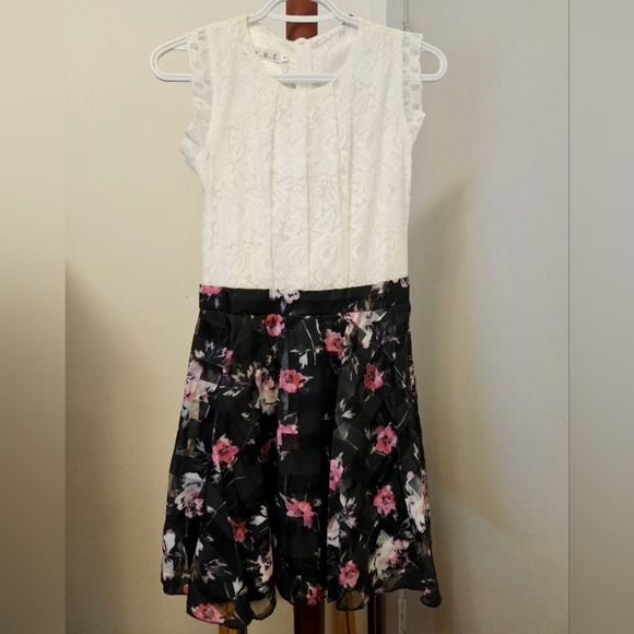 NWOT YesStyle - Cocktail Floral Sleeveless Dress - Picture 2 of 10